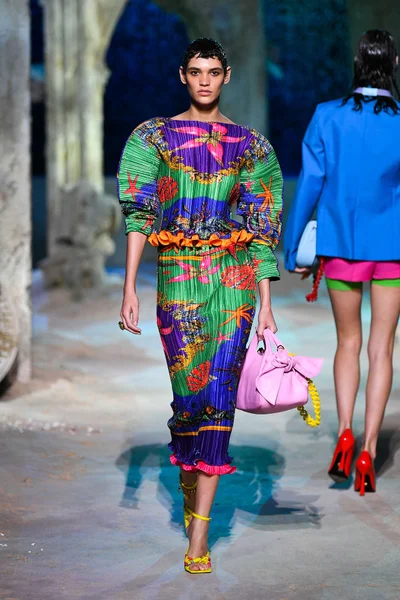 Look 32